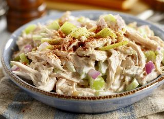 Hladna salata od piletina, jaja i grčkog jogurta