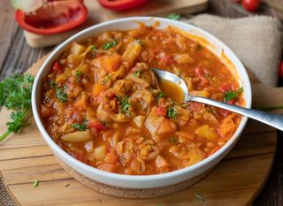 Povrtno varivo od leće i kupusa