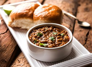 Indijsko jelo keema od mljevenog mesa i povrća