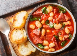 Varivo od graha i kobasica popularno je zimsko jelo