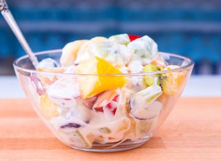 Voćna salata s jogurtom