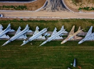 Groblje vojnih aviona ostavljenih u polju