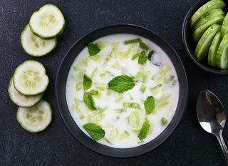Raita s krastavcima i mentom
