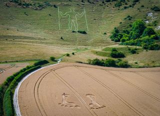 Long Man iz Wilmingtona i otisci u polju - 1