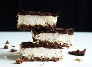 Ledeni sendvič od Oreo keksa, čokolade i sladoleda