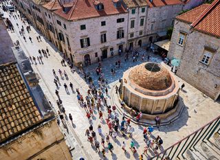Dubrovnik ima velik broj turista u ljetno vrijeme