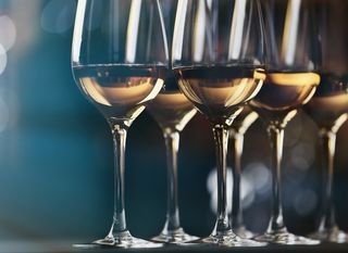 U bijelo vino dodajte smrznute kriške jalapeno papričica