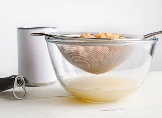 Tekućina iz konzerve slanutka ili graha zove se aquafaba