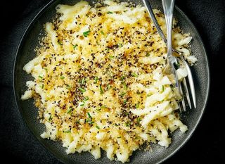 Tjestenina s hrskavim posipom