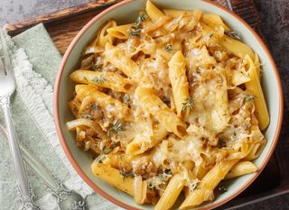 Tjestenina sa sirom i lukom