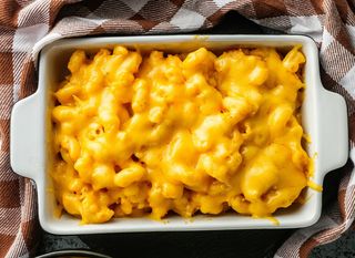 Makaroni sa sirom su vrlo ukusno, ali i zasitno jelo