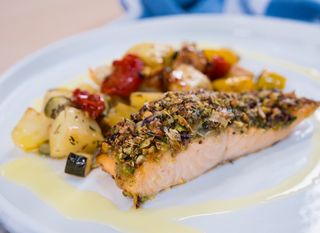 Losos s hrskavom koricom od pistacija i medom