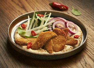 Fishchips pikant sa Humusom od slanutka