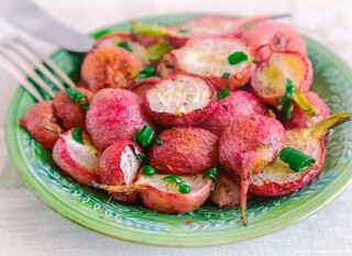 Recept za salatu od rotkvica i mladog luka