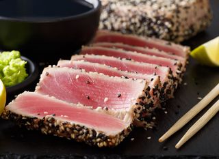 Tuna u sezamu