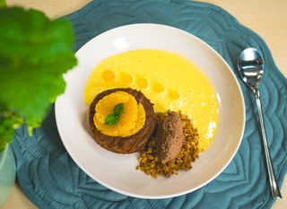 Ivana Soldo: Mekani biskvit s aromatičnom kremom, maceriranim mandarinama i creme anglaise - 9