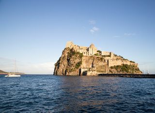 Aragonski dvorac u Napuljskom zaljevu - 3