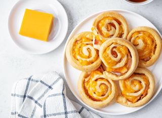 Slani puž od sira i špeka