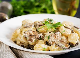 Njoki s gljivama i plavim sirom