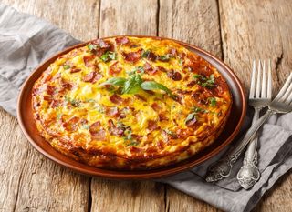 Pita od jaja i slanine bez brašna