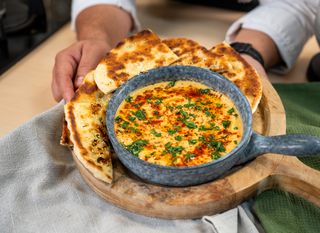 Humus i fleatbread chefa Marija Mihelja
