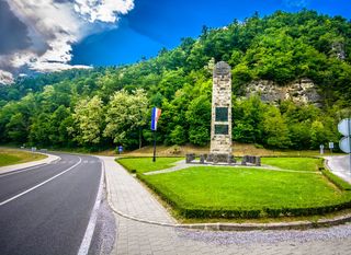 Spomenik hrvatskoj himni - 1