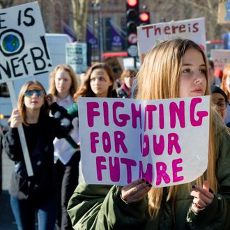 Mladi prosvjednici protiv klimatskih promjena.