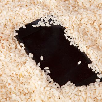 Sušenje mobitela rižom