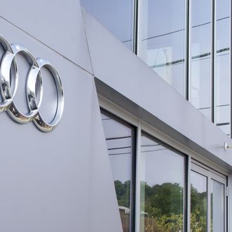 Logo proizvođača automobila Audi.