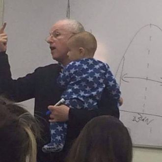 Profesor kojemu bebe ne smetaju dok predaje