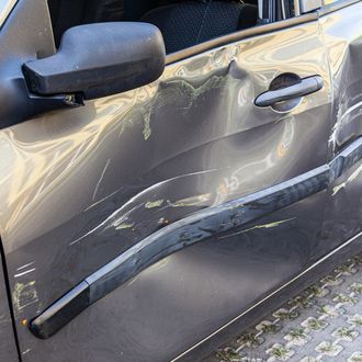 ilustracija/oštećenje na limariji automobila