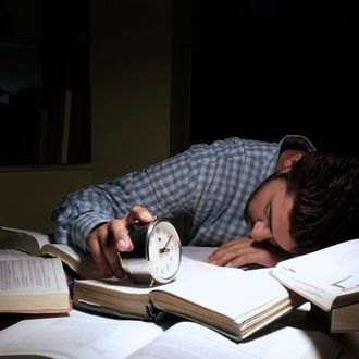 Spavanje nad knjigom
