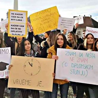 VRIJEME IM OTKUCAVA! Studenti socijalnog rada prosvjeduju: Zašto moramo seliti u Zagreb ili van države kad imamo svoj grad? FOTO