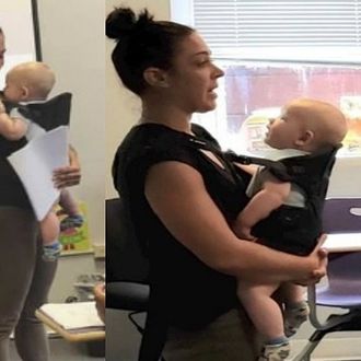 Preslatko: Studentica nije mogla naći dadilju pa joj je profa 'pričuvala' bebu na predavanju