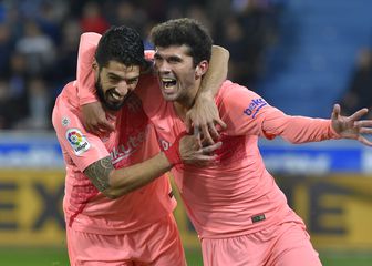 Carles Alena i Luis Suarez slave pogodak (Foto: AFP)