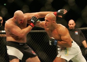 Rothwell i Dos Santos