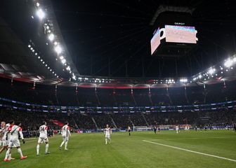 Hugo Ekitike slavi pogodak za Eintracht
