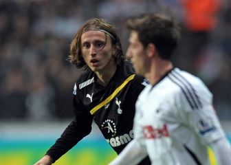 Luka Modrić je igrao za Tottenham protiv Swanseaja