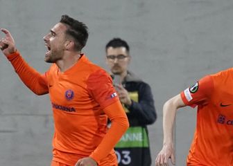 Aljoša Matko slavi pogodak