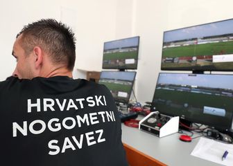 VAR sudac Ivan Bebek