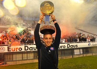 Mario Maloča kao kapetan Hajduka s Kupom 2013. godine