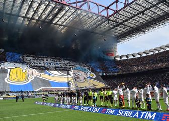 Interovi navijači na gradskom derbiju s Milanom (Foto: AFP)