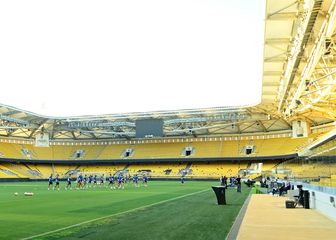 Dinamo na stadionu AEK-a