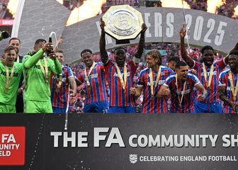 Crystal Palace slavi trofej