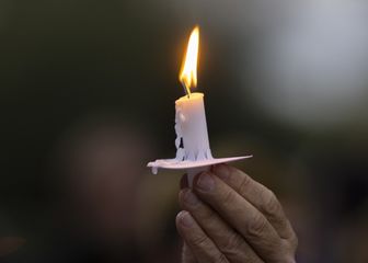 Upaljena svijeća, ilustracija