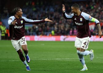 Leon Bailey i Ezri Konsa