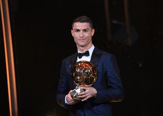 Cristiano Ronaldo sa Zlatnom loptom (Foto: AFP)