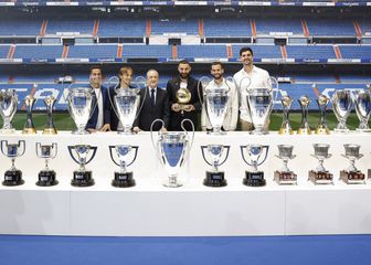 Florentino Perez s trofejima Lige prvaka koje je osvojio Real Madrid