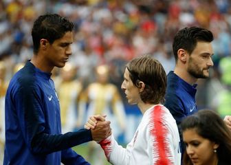 Raphael Varane i Luka Modrić u finalu SP-a 2018.