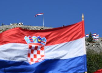 Hrvatska zastava na Kninskoj tvrđavi.
